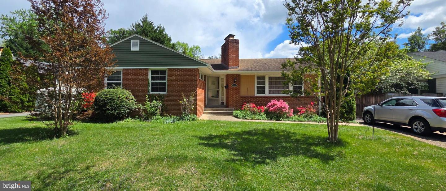 10027 Kensington Parkway, Kensington