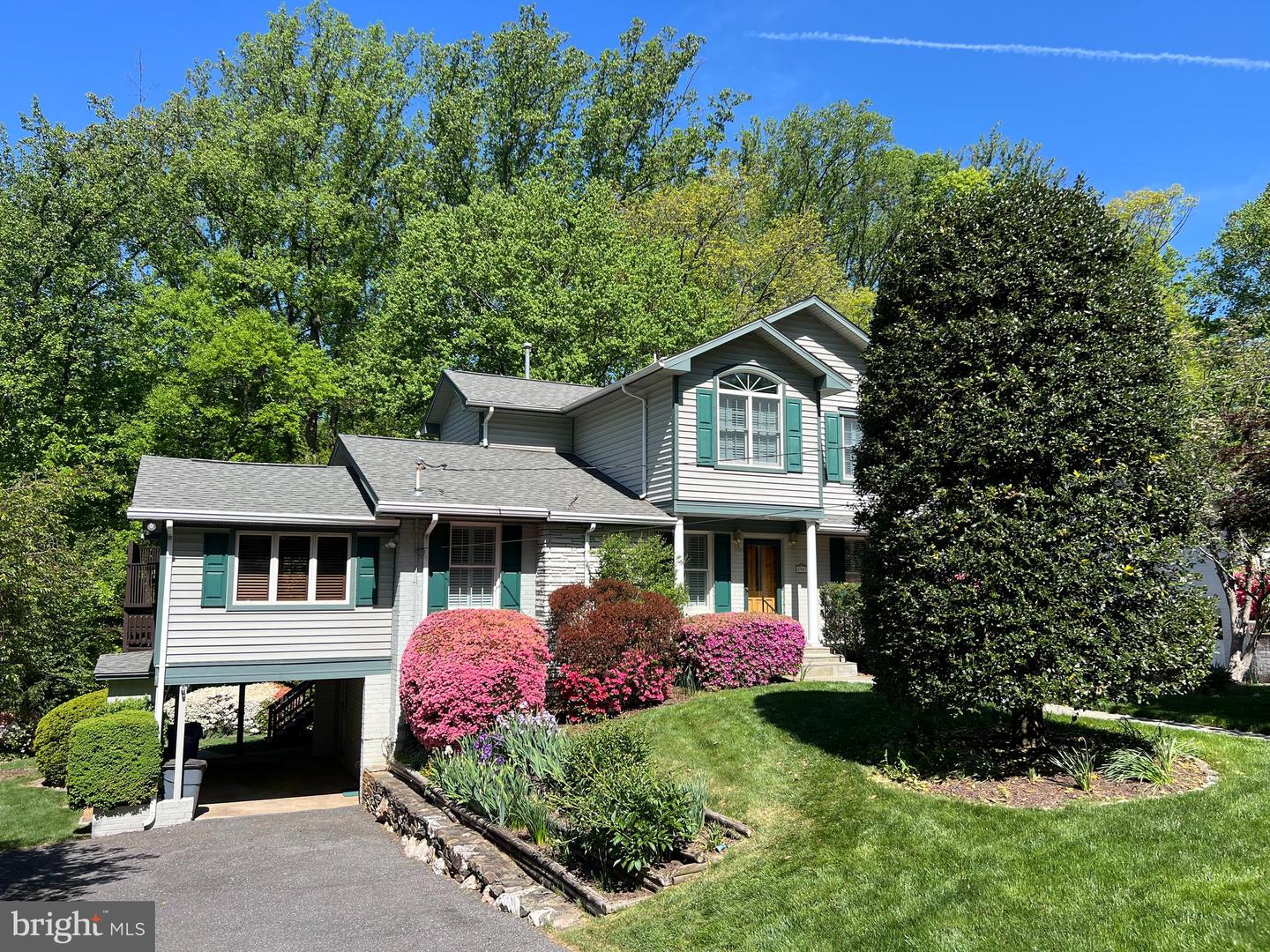 6907 Wilson Lane, Bethesda