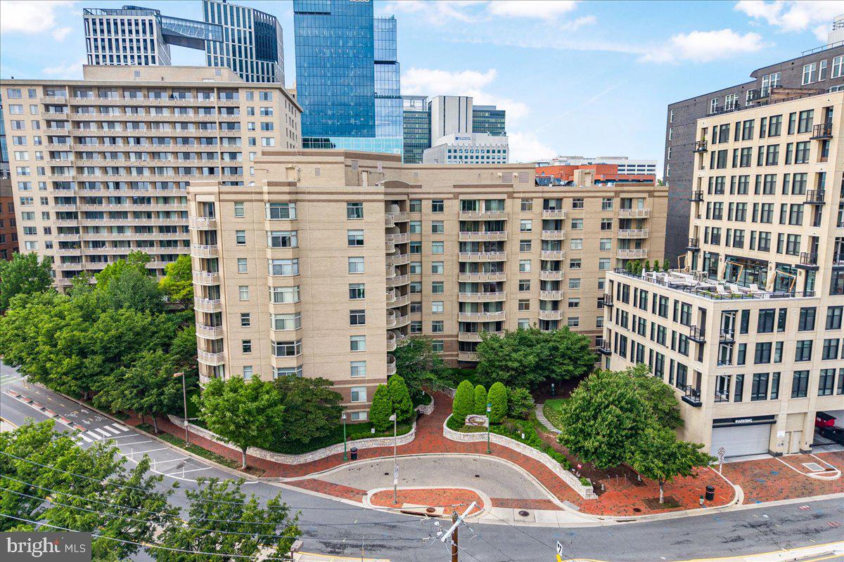 7111 Woodmont Ave # 308