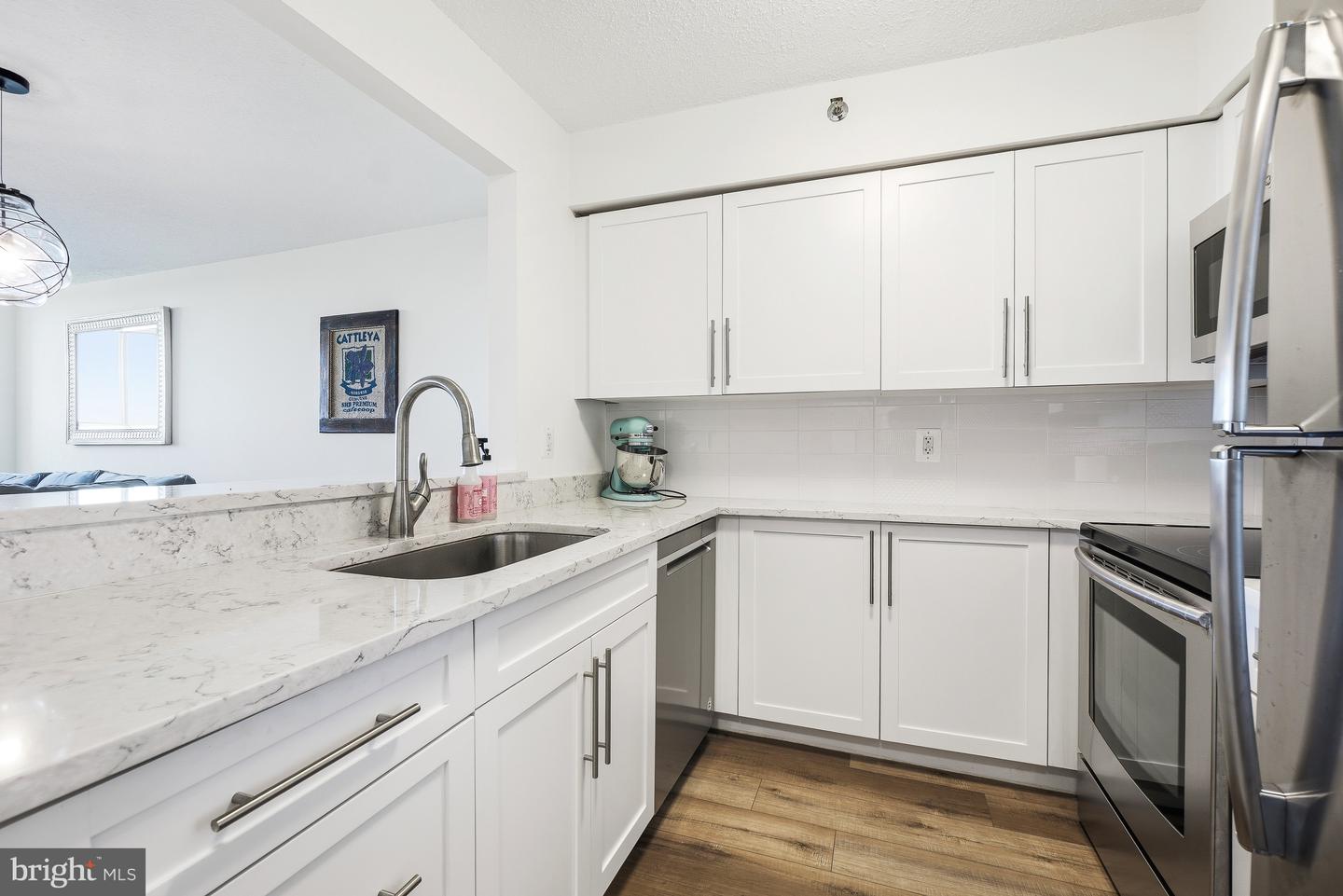 10101 Grosvenor Place #910