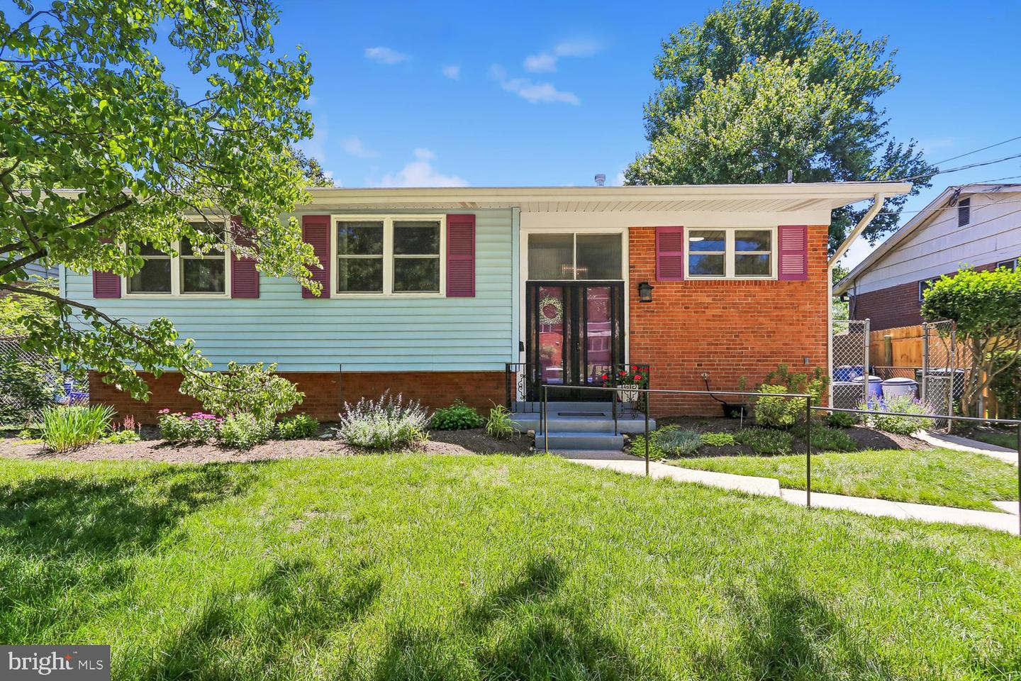 902 Malta Ln