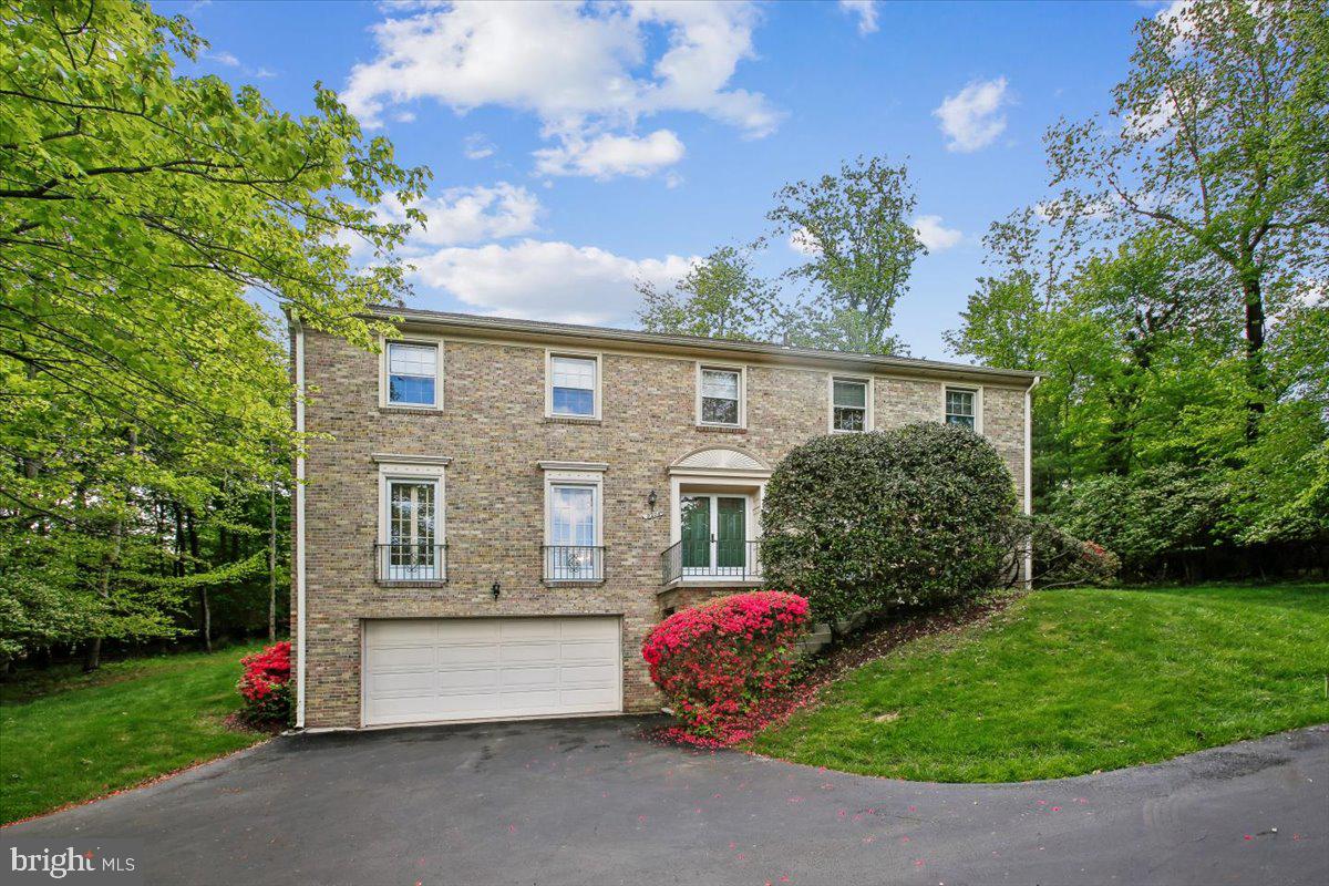 9208 Fall River Lane, Potomac