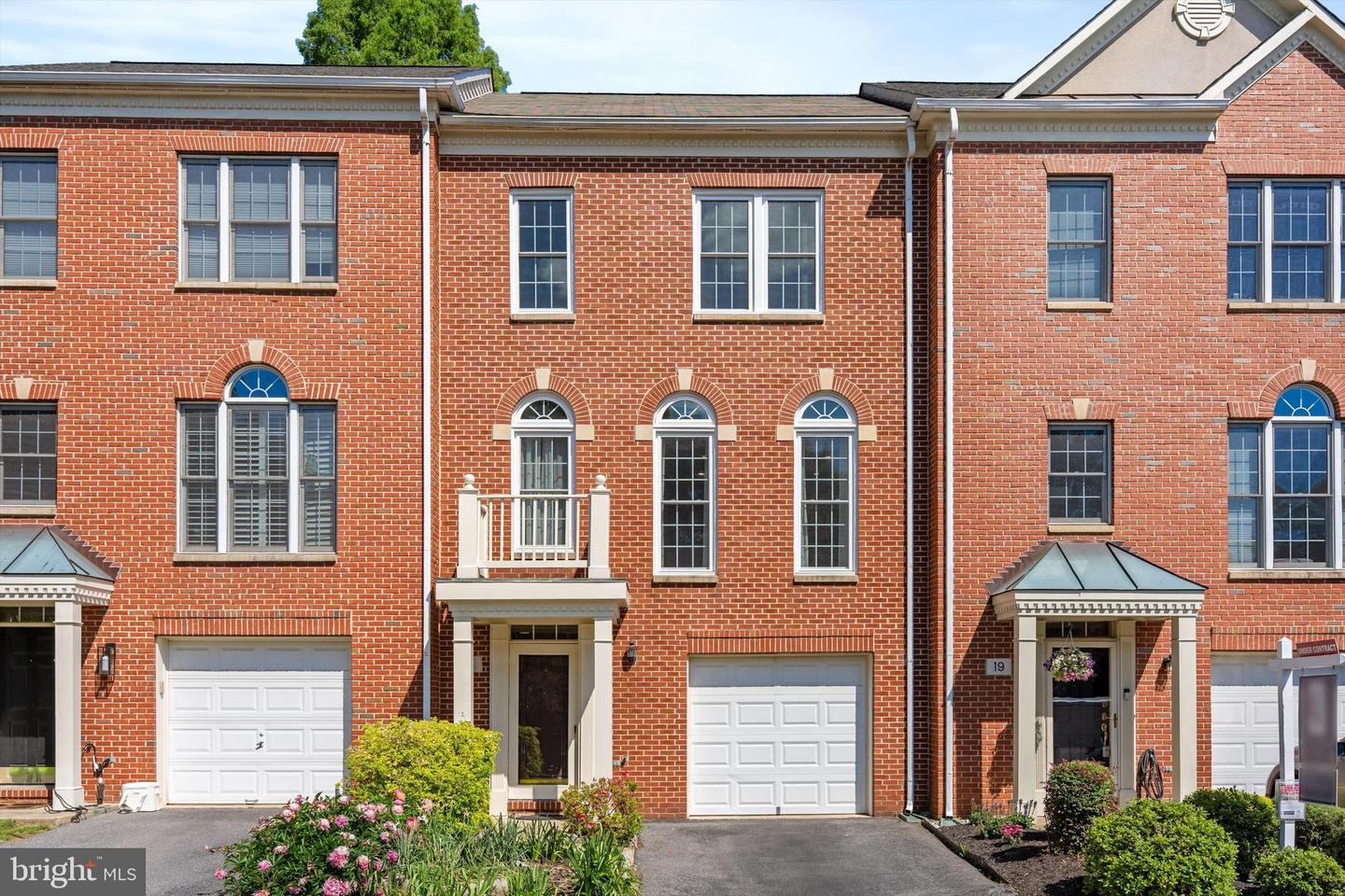 21 Blue Hosta Way