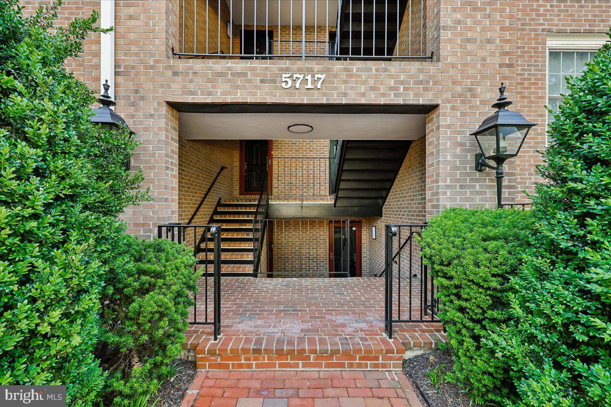 5717 Brewer House Circle #202
