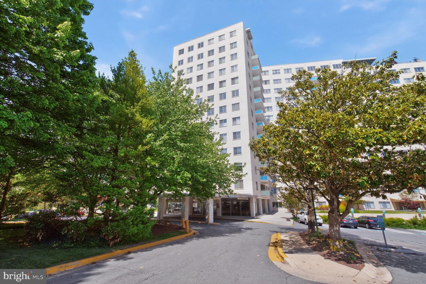 10201 Grosvenor Place #720