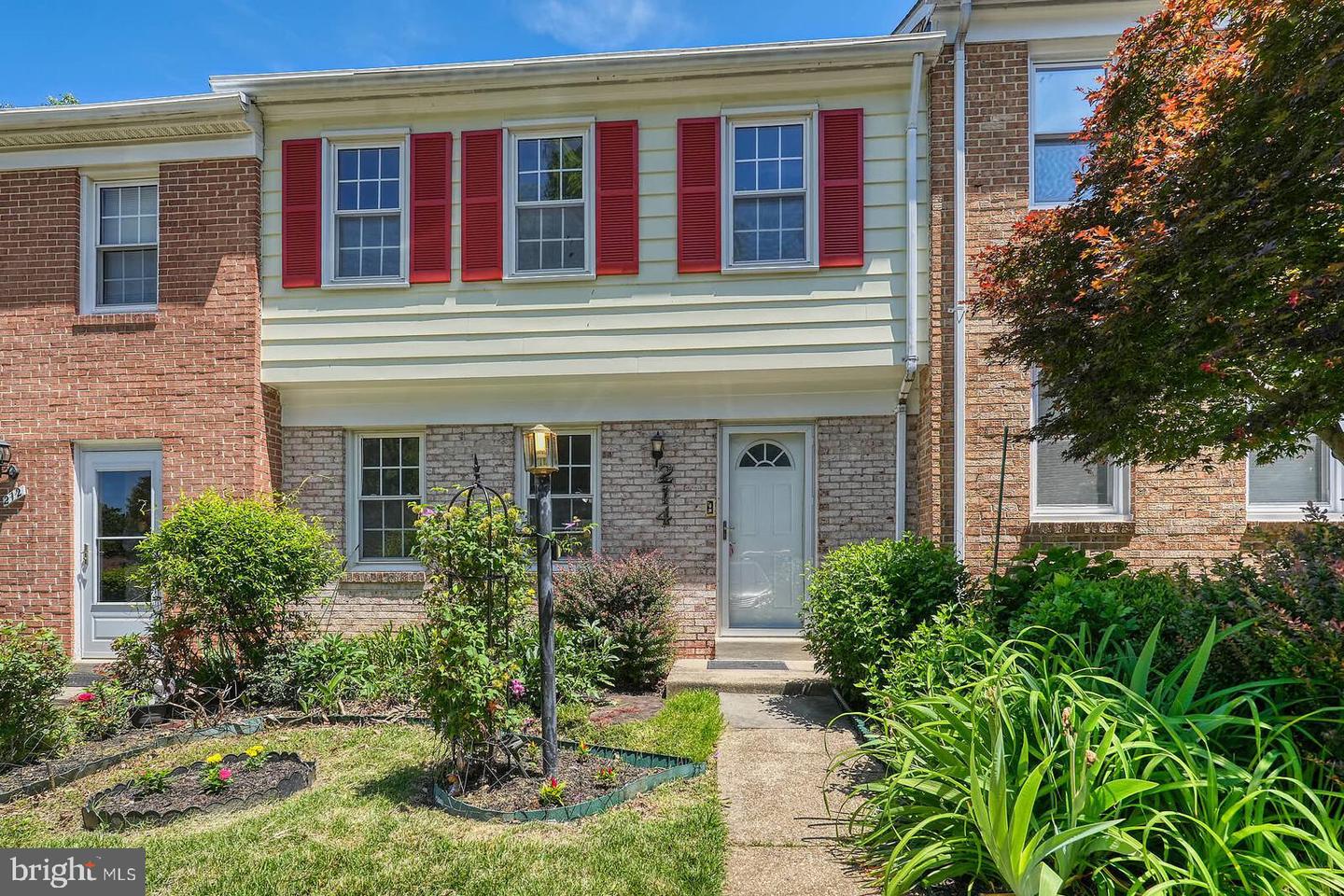 214 Pender Place
