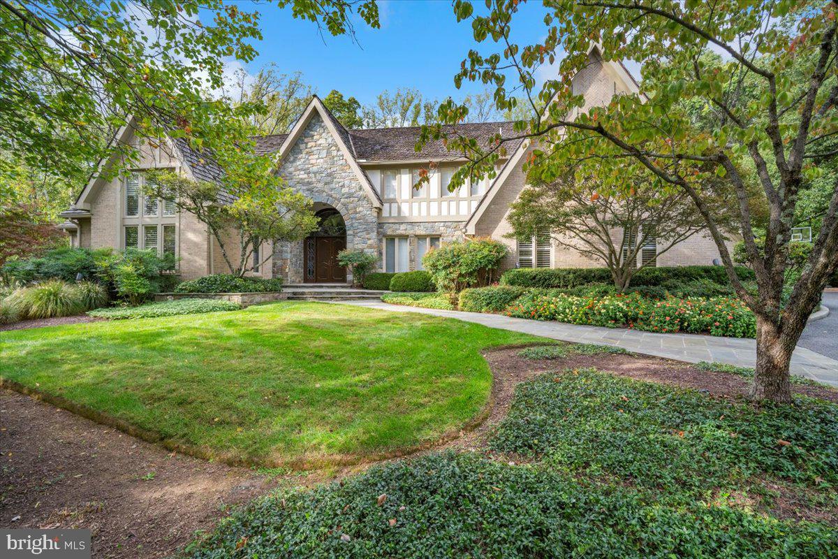 8917 Harvest Square Court, Potomac