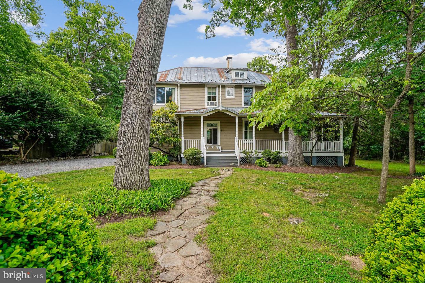 16 Maple Avenue