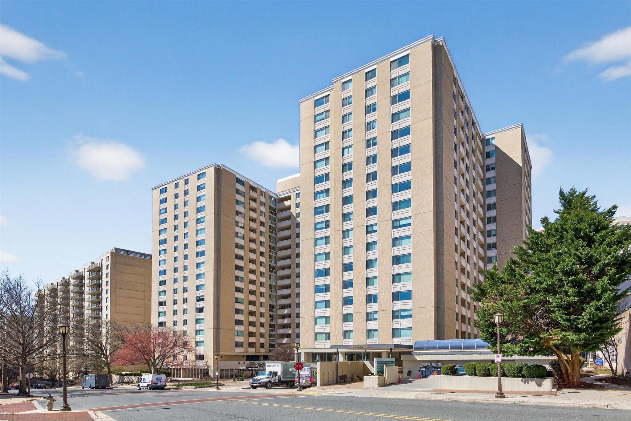 4601 N Park Avenue #214p