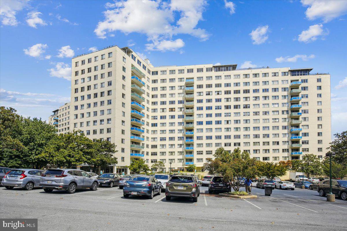 10201 Grosvenor Place #1205