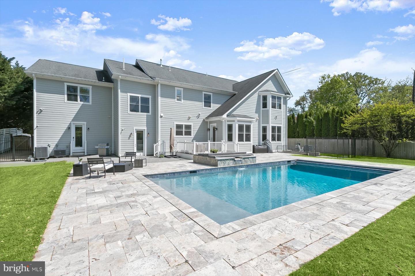 11000 Luxmanor Road