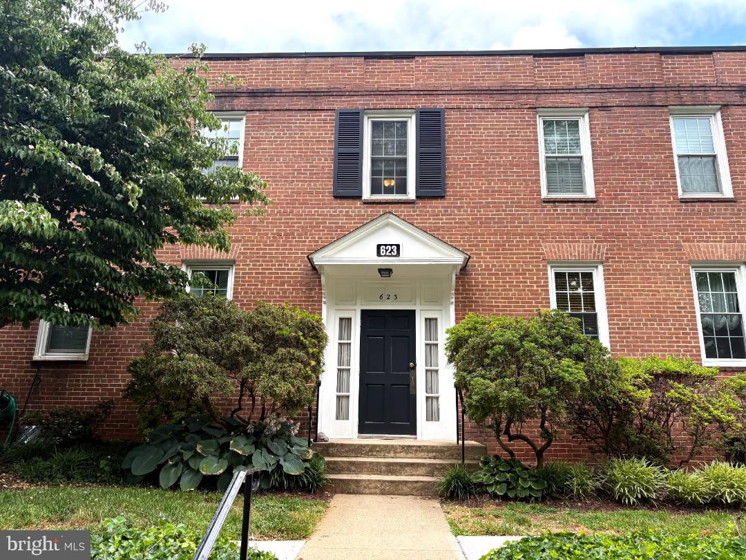 623 Azalea Drive #1