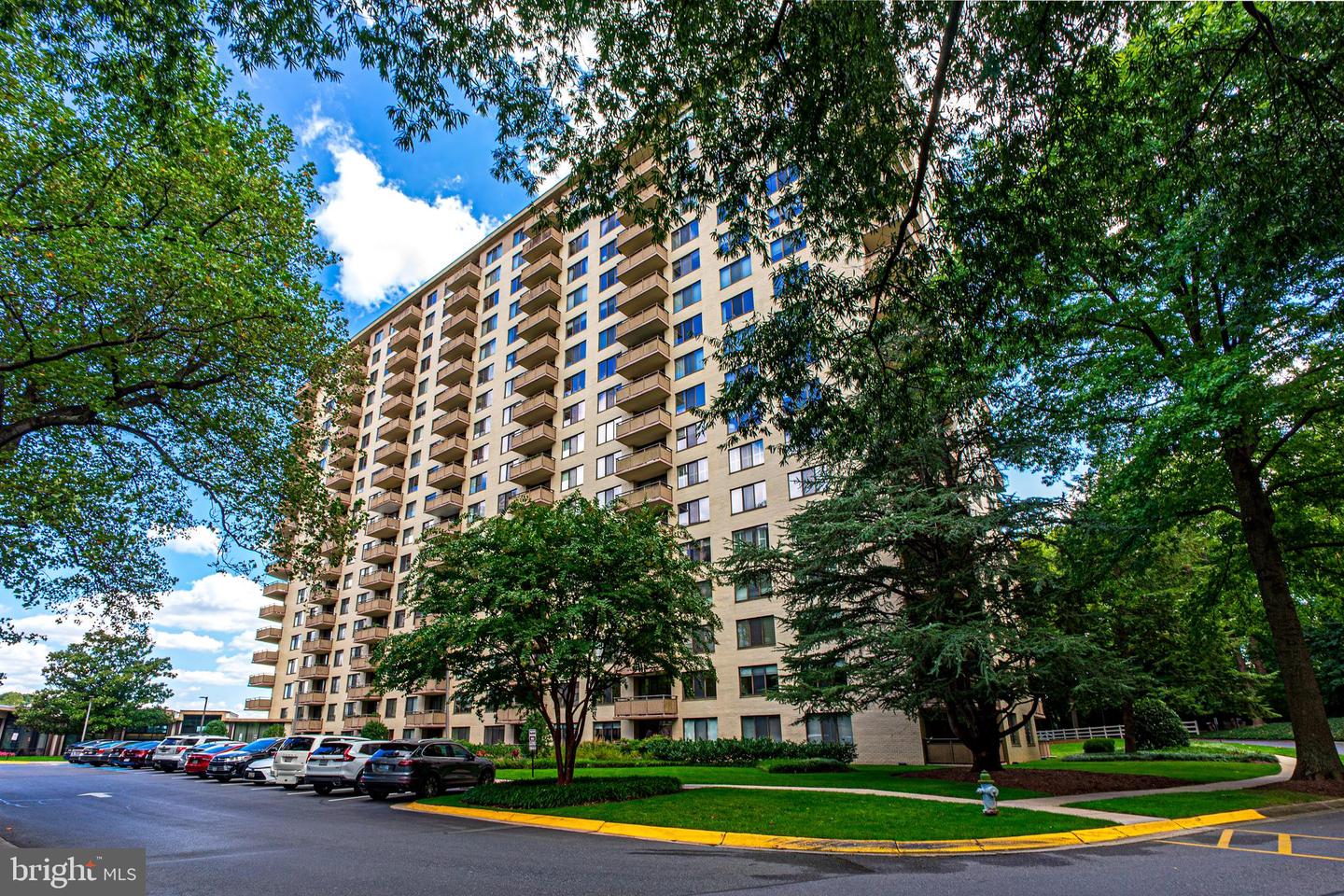5225 Pooks Hill Road #721s