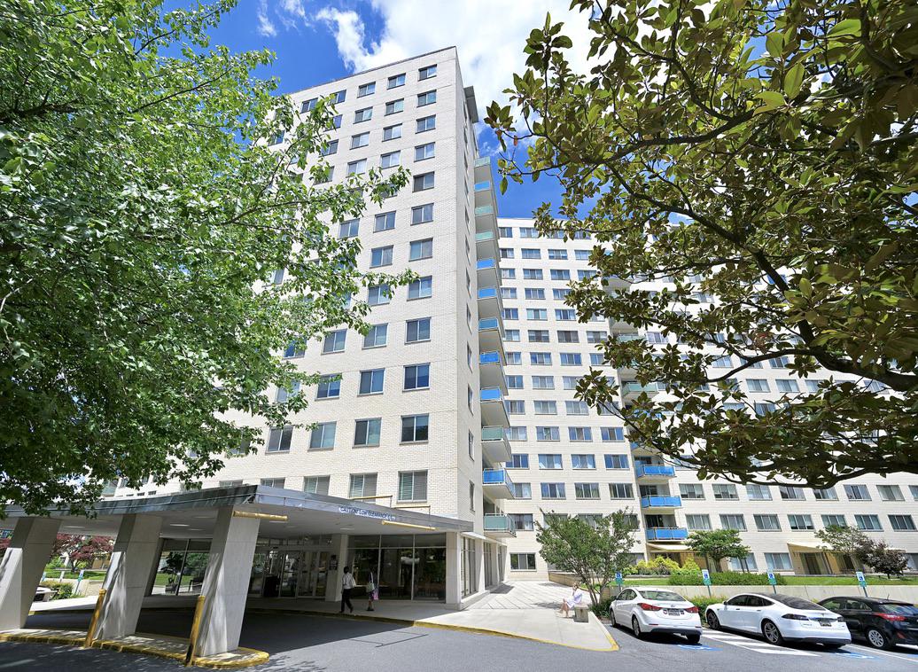 10201 Grosvenor Place #1220
