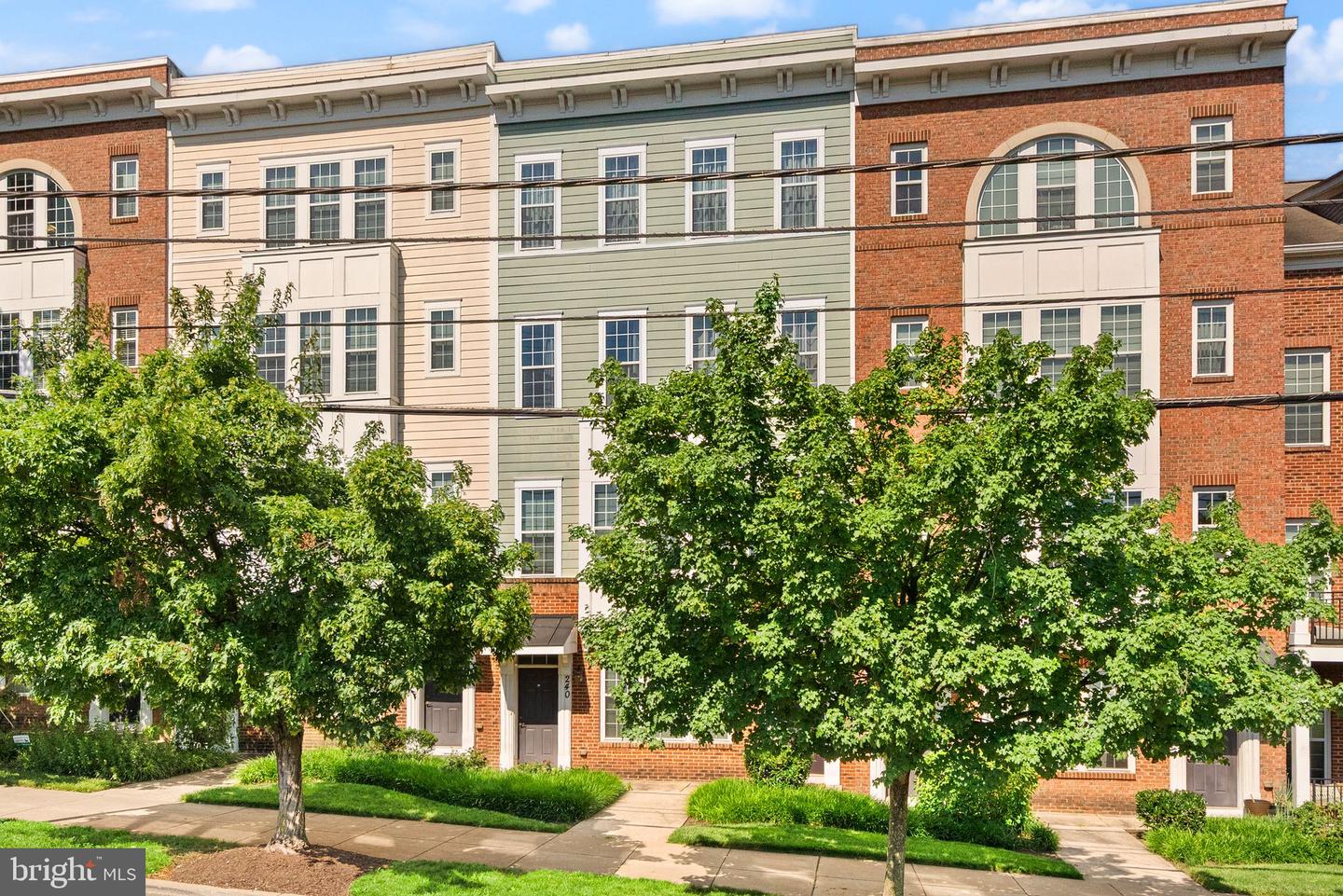 242 N Summit Avenue N #21