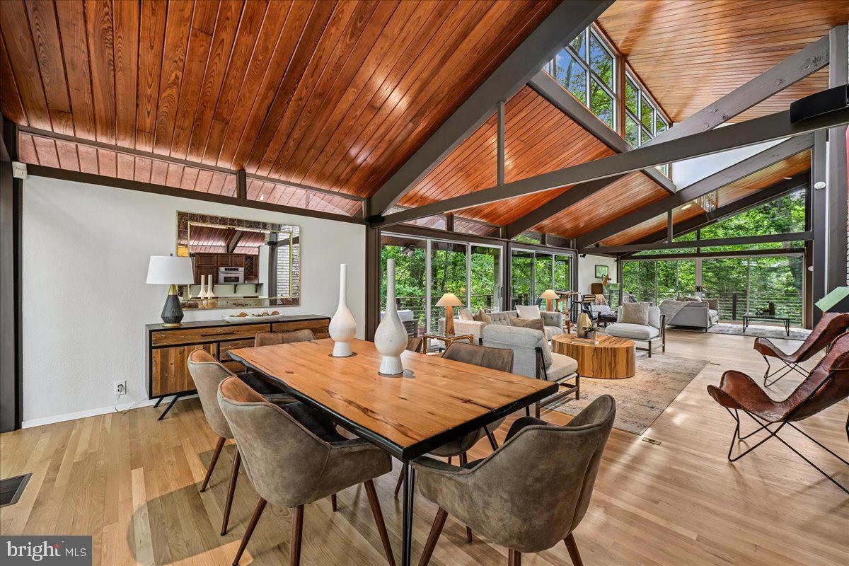 6620 Fernwood Court