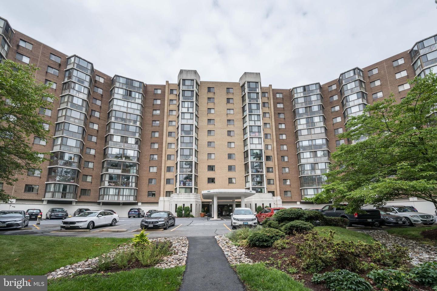 15101 Interlachen Drive #1-924