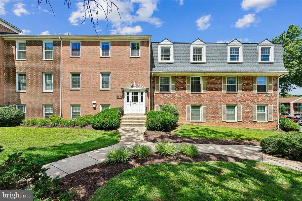 740 Quince Orchard Boulevard #102