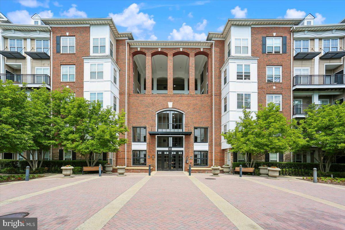 501 Hungerford Drive #105