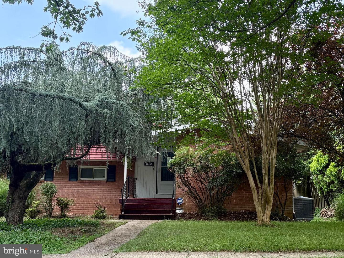 11400 Cloverhill Drive