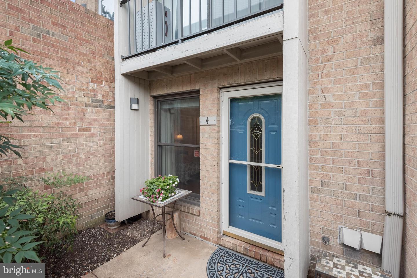 4 Dudley Court