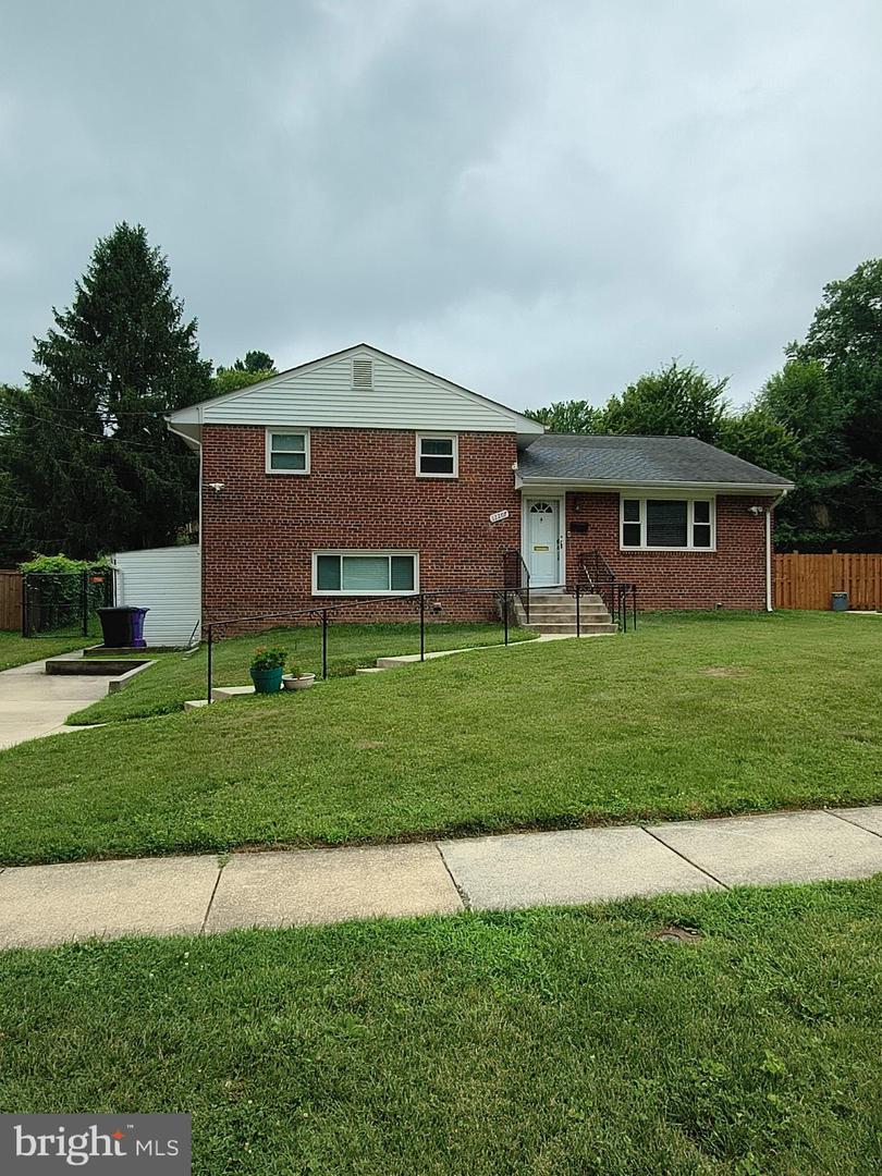12207 Hunters Lane