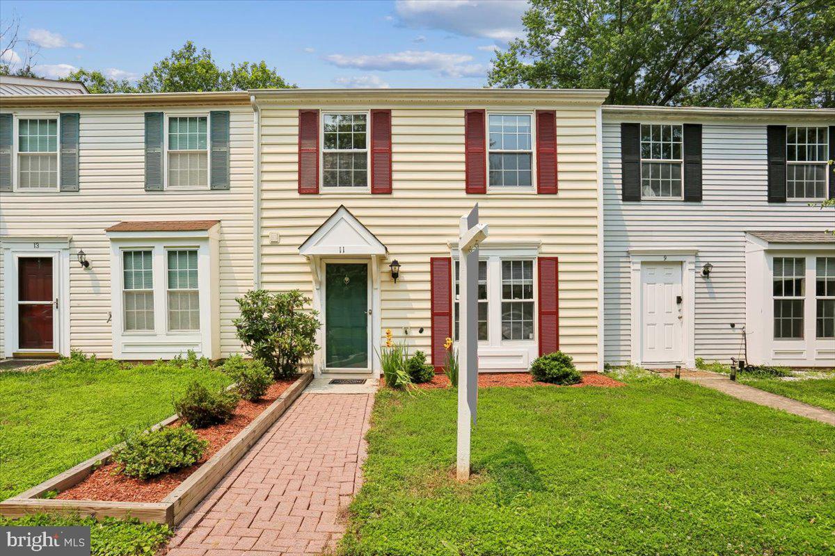 11 Teaneck Court