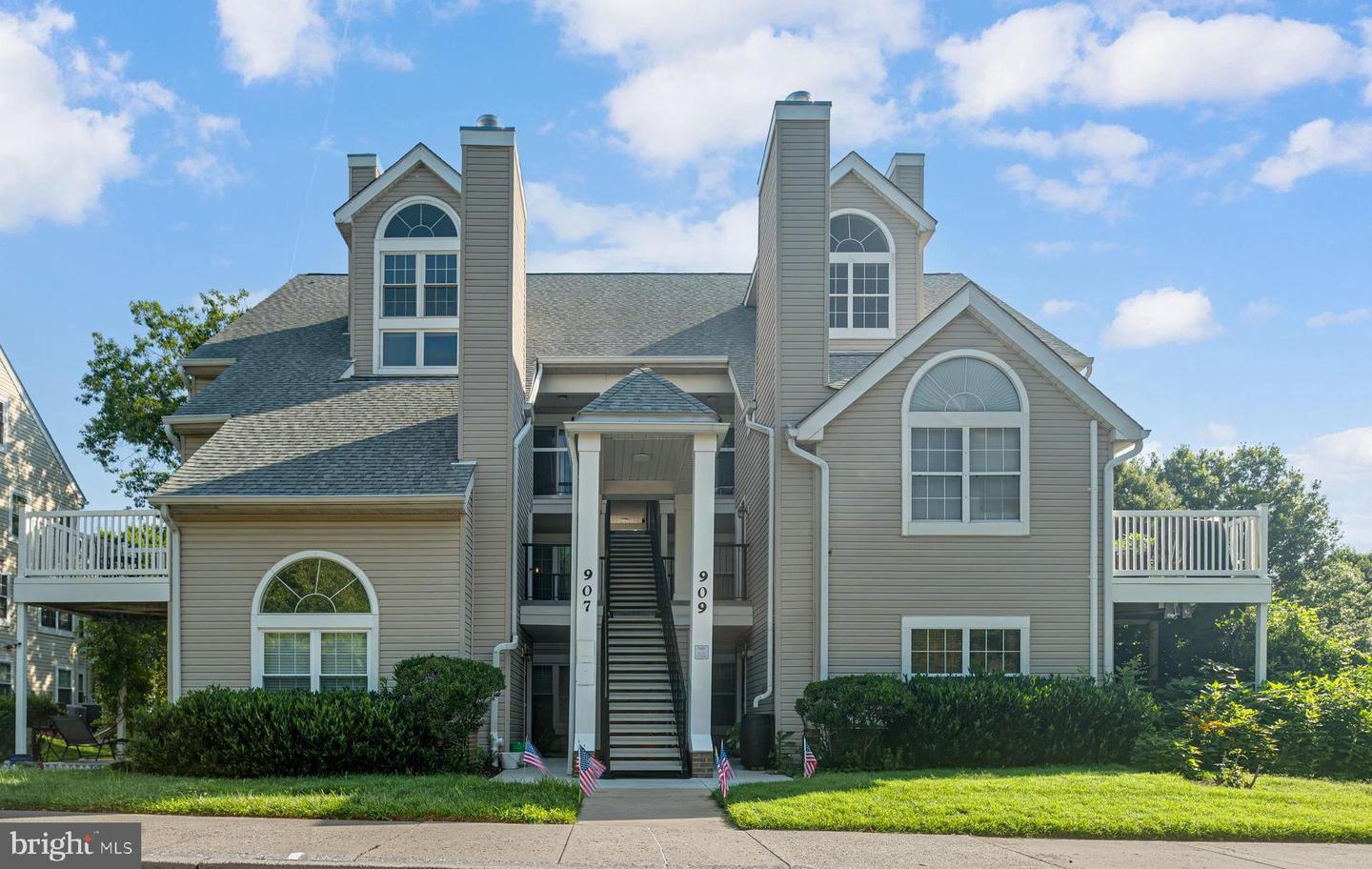 907 Hillside Lake Terrace #512