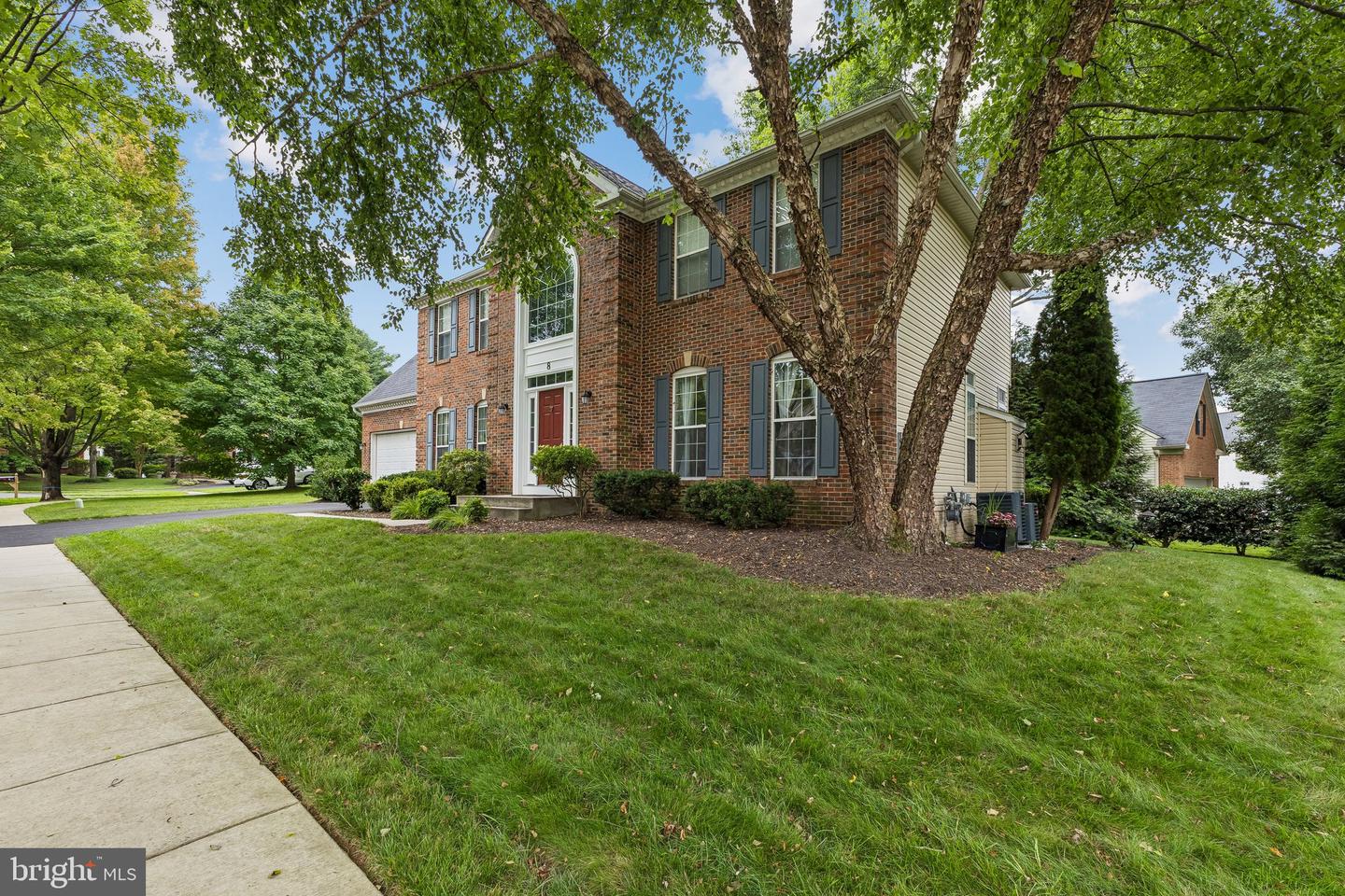 8 Winding Oak Court, Olney