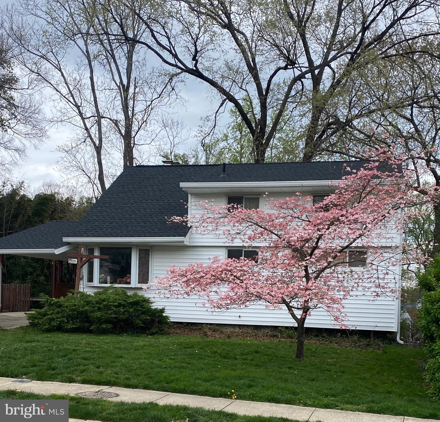 325 Bradley Avenue