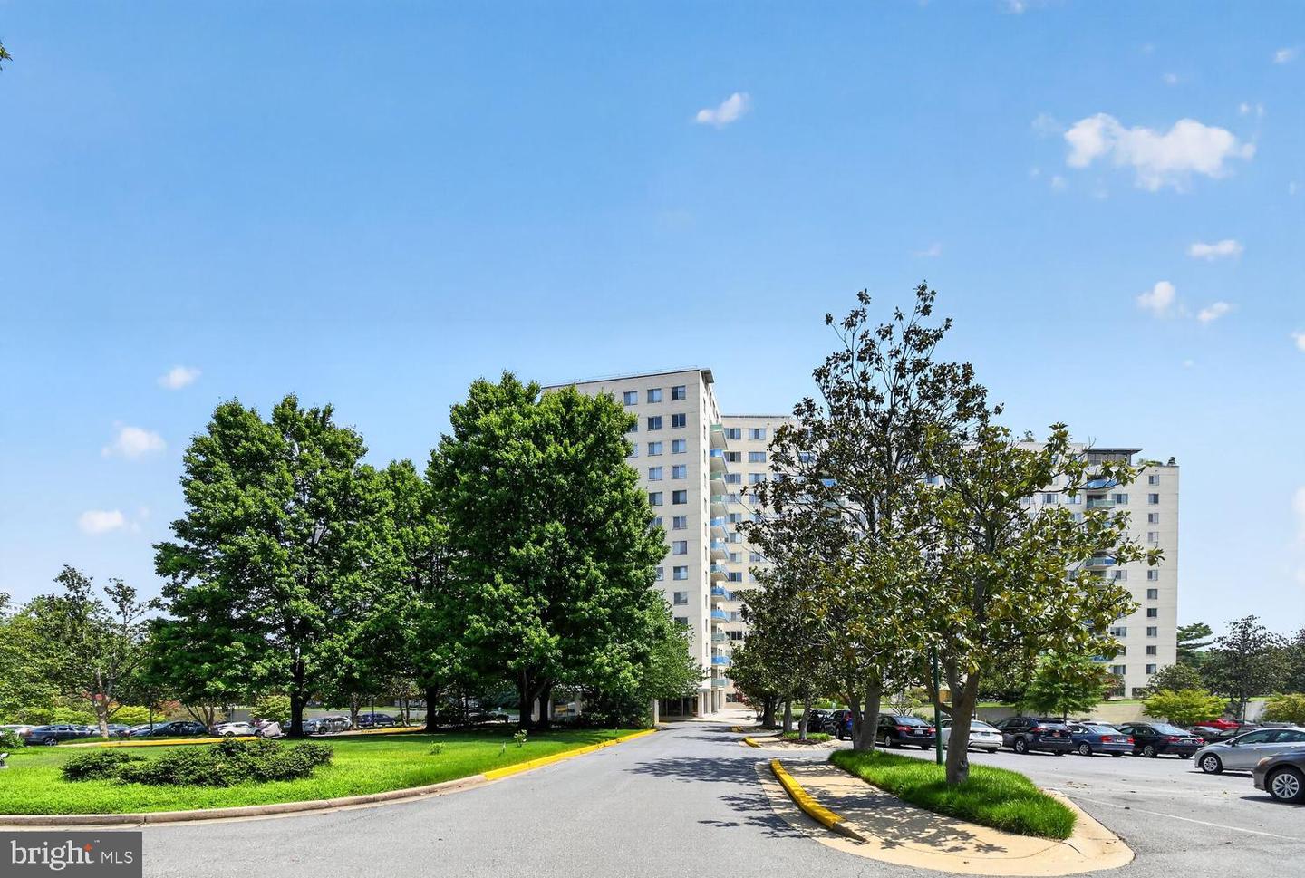 10201 Grosvenor Place #1504
