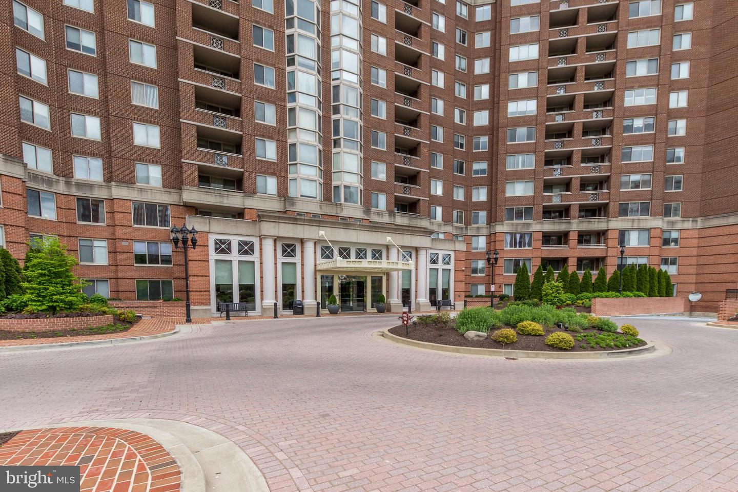 5809 Nicholson Lane #103