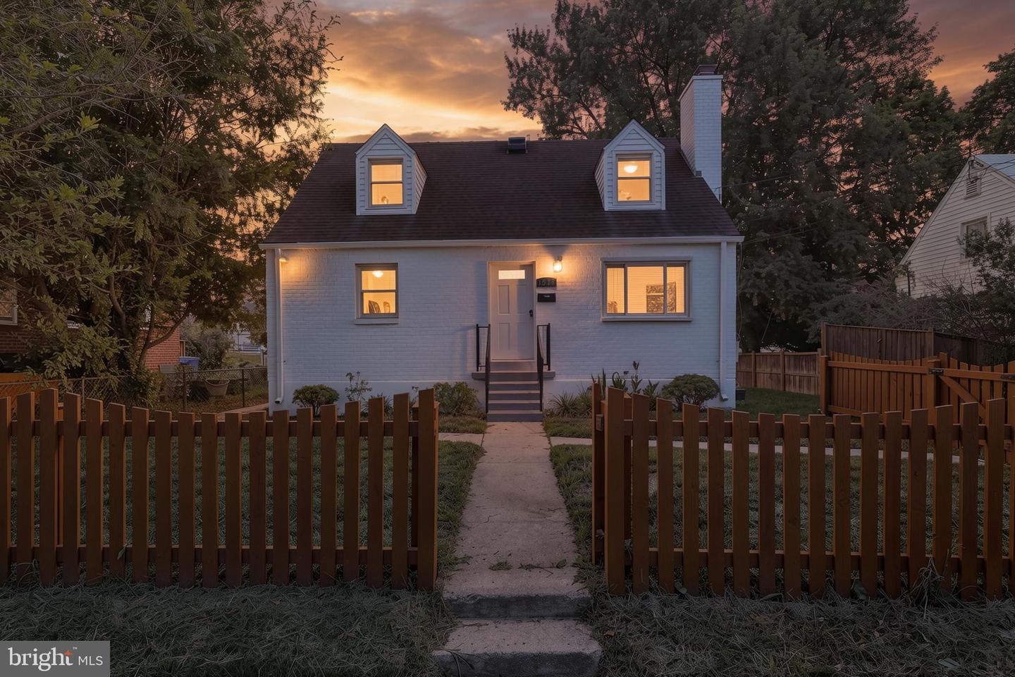 1511 Crest Road