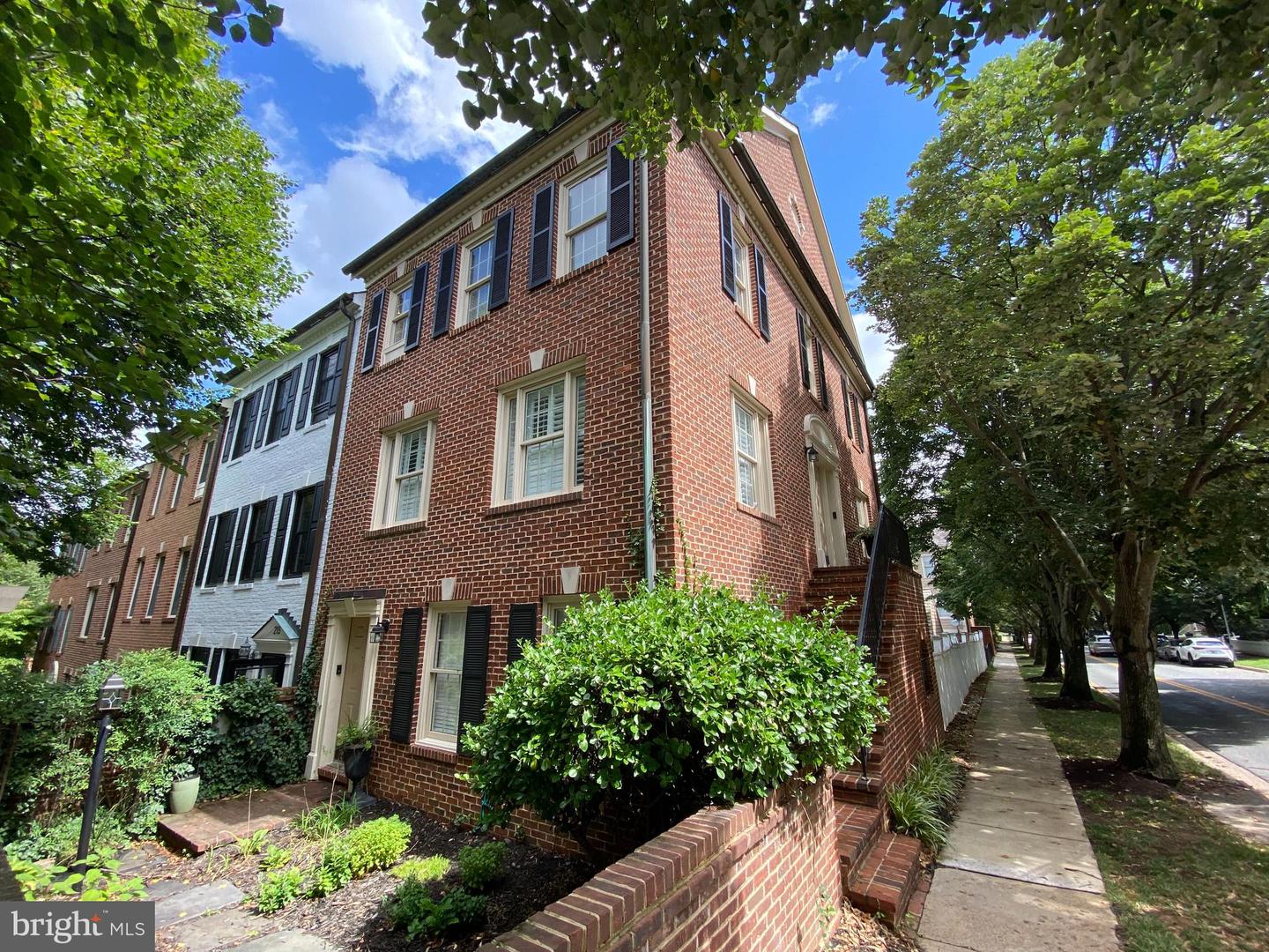 211 Ridgepoint Place