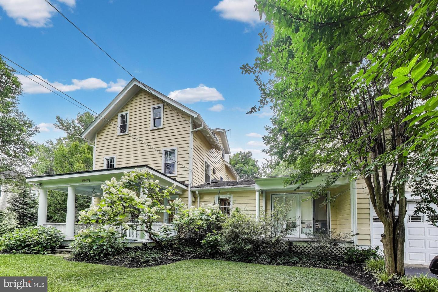 5809 Grosvenor Lane