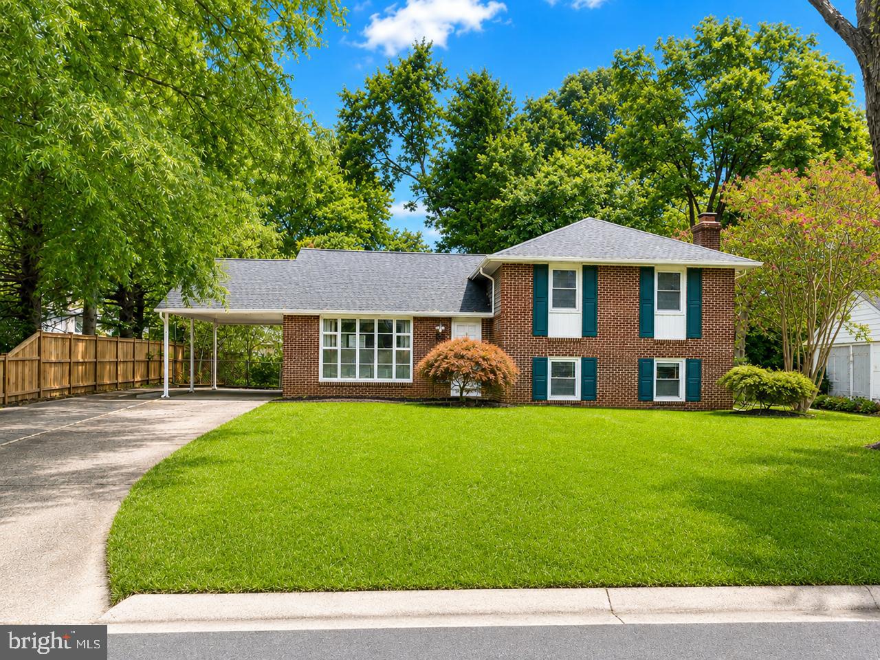 1402 Mullins Street