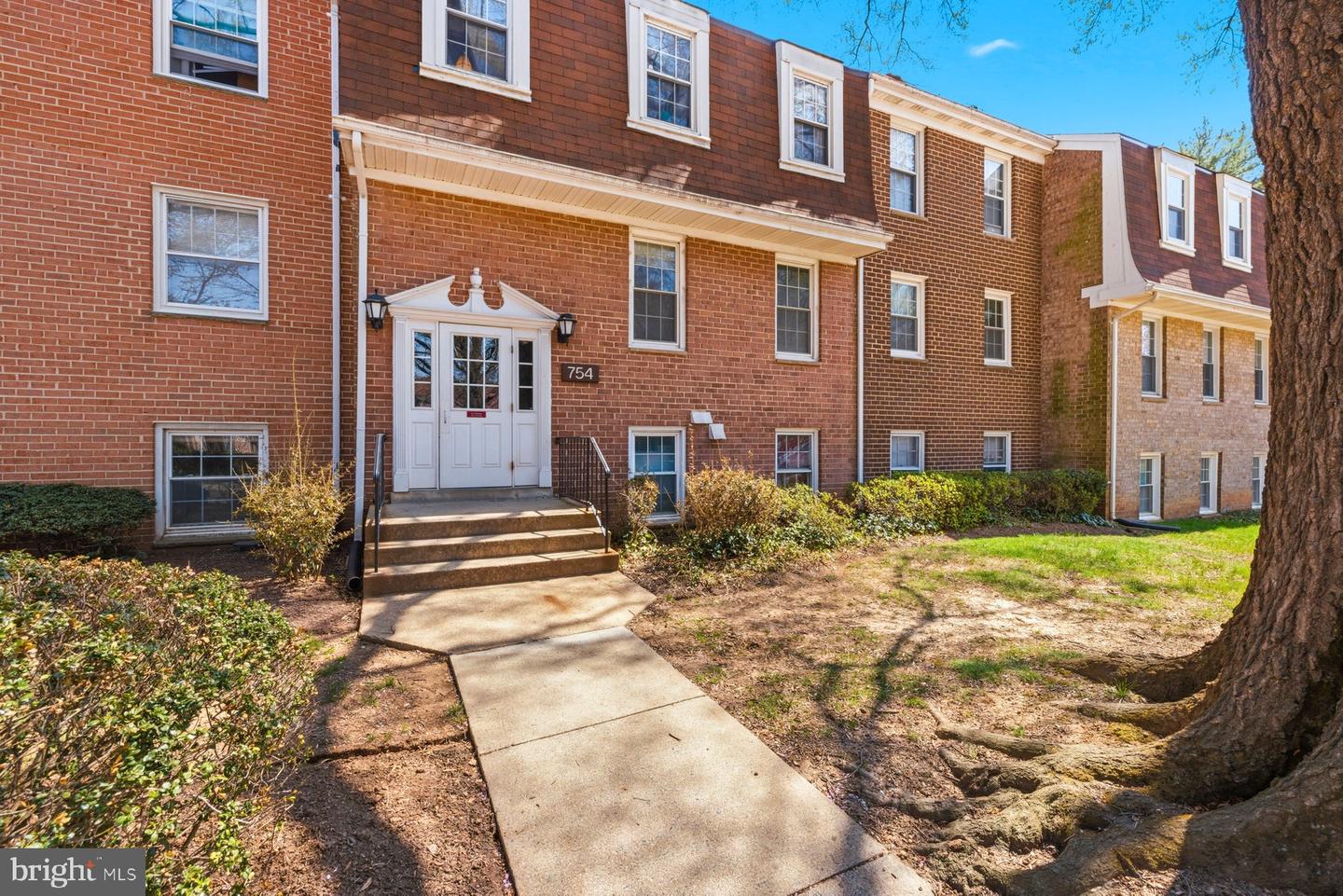 754 Quince Orchard Boulevard #102