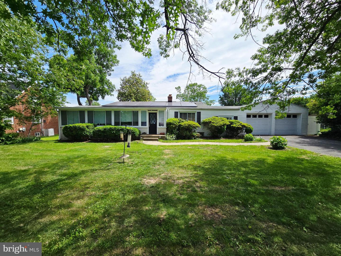 6103 Manor Road, Clinton