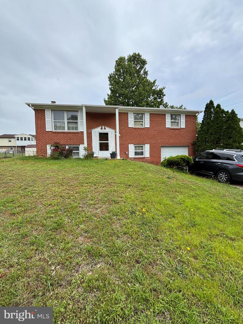8916 Goldfield Place, Clinton