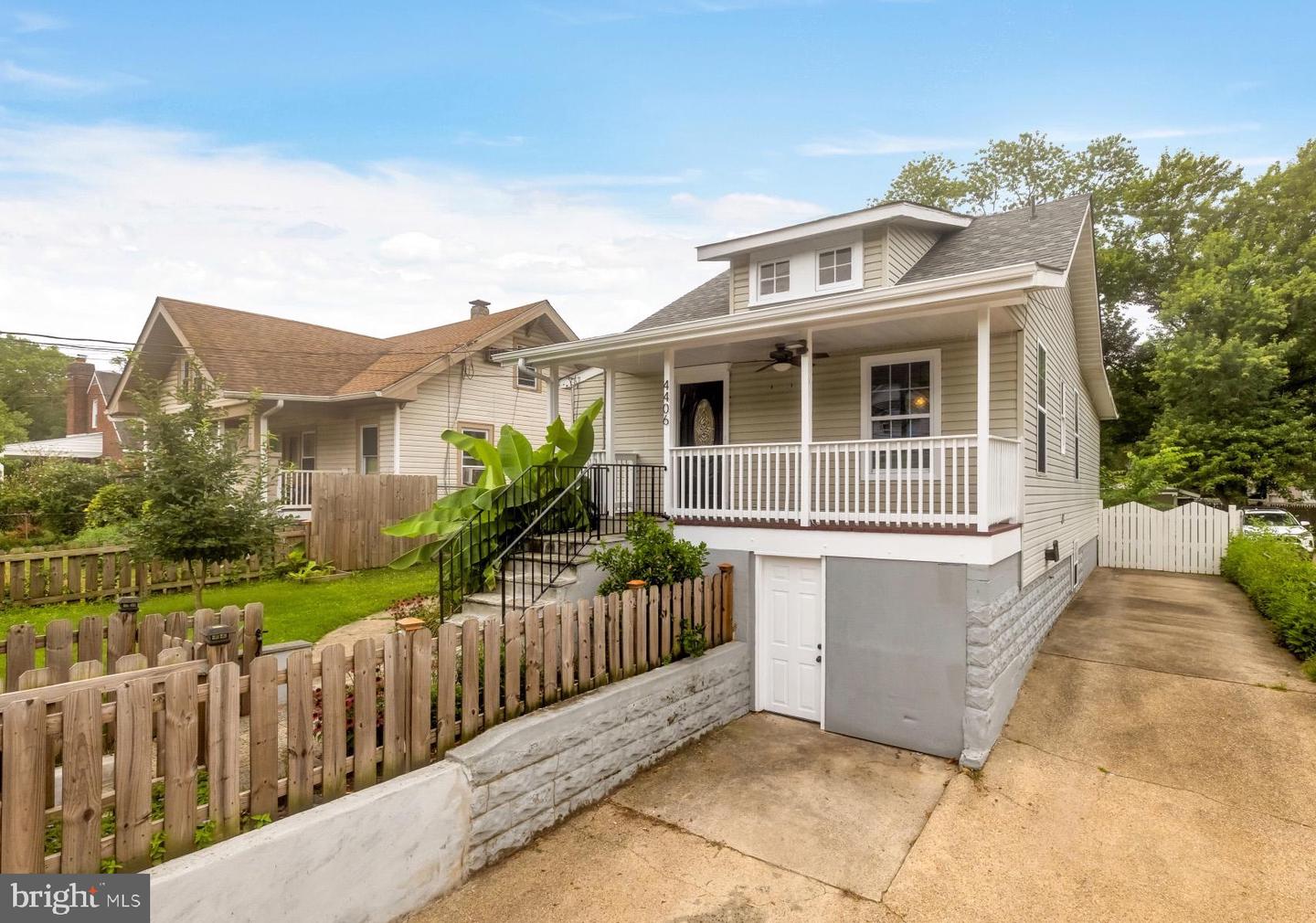 4406 38th Street, Brentwood