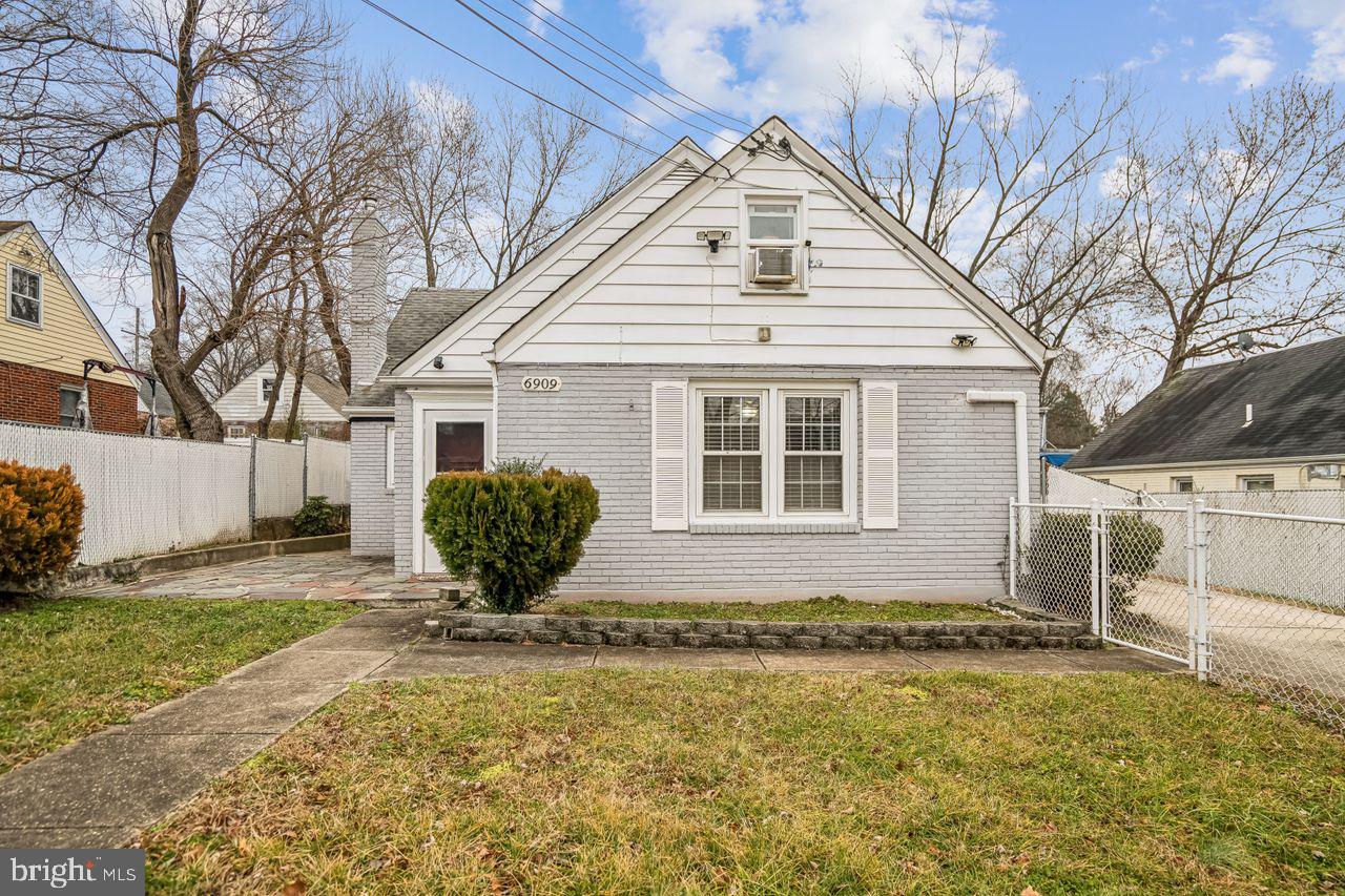 6909 Standish Drive, Hyattsville