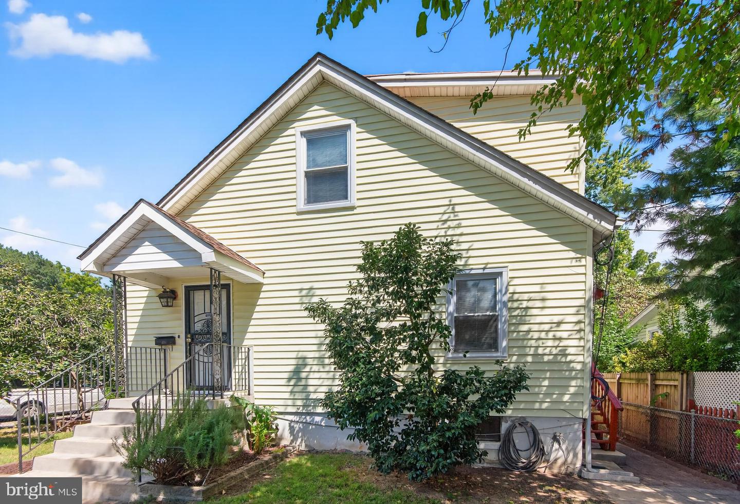 3700 Webster Street, Brentwood