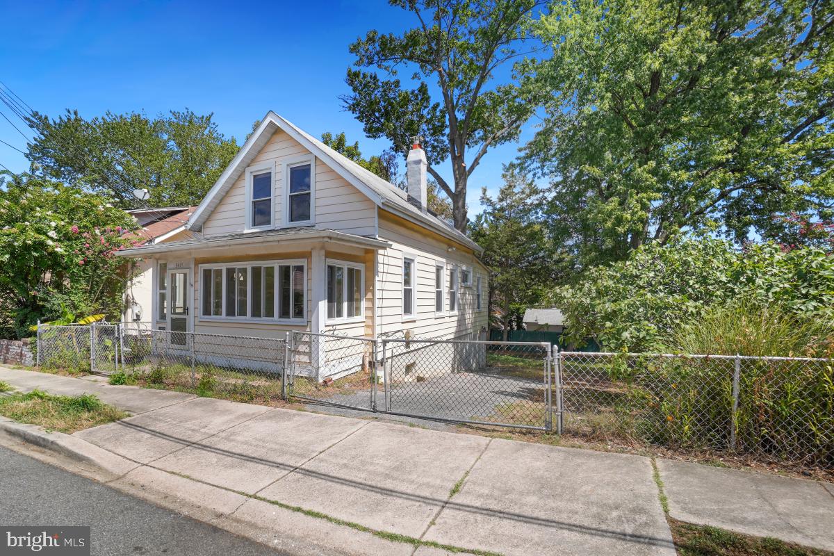 3415 40th Place, Brentwood