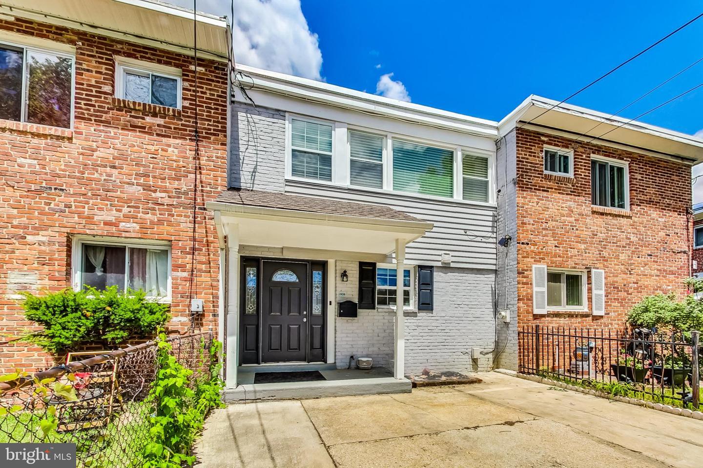 908 E Meadows Court, Oxon Hill