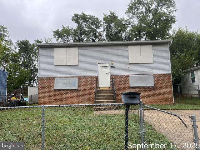 5704 L, Fairmount Heights