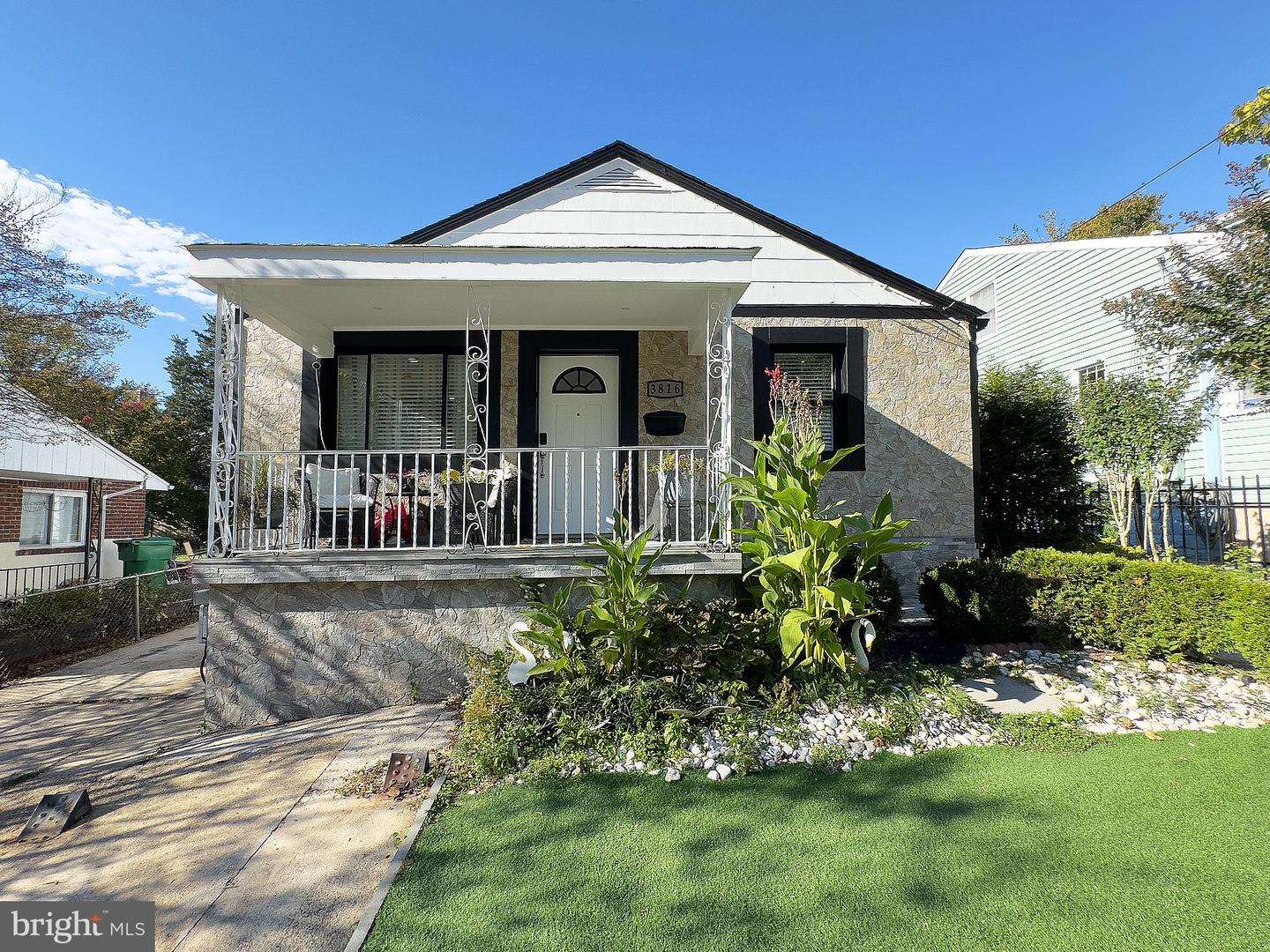 3816 Newton Street, Brentwood