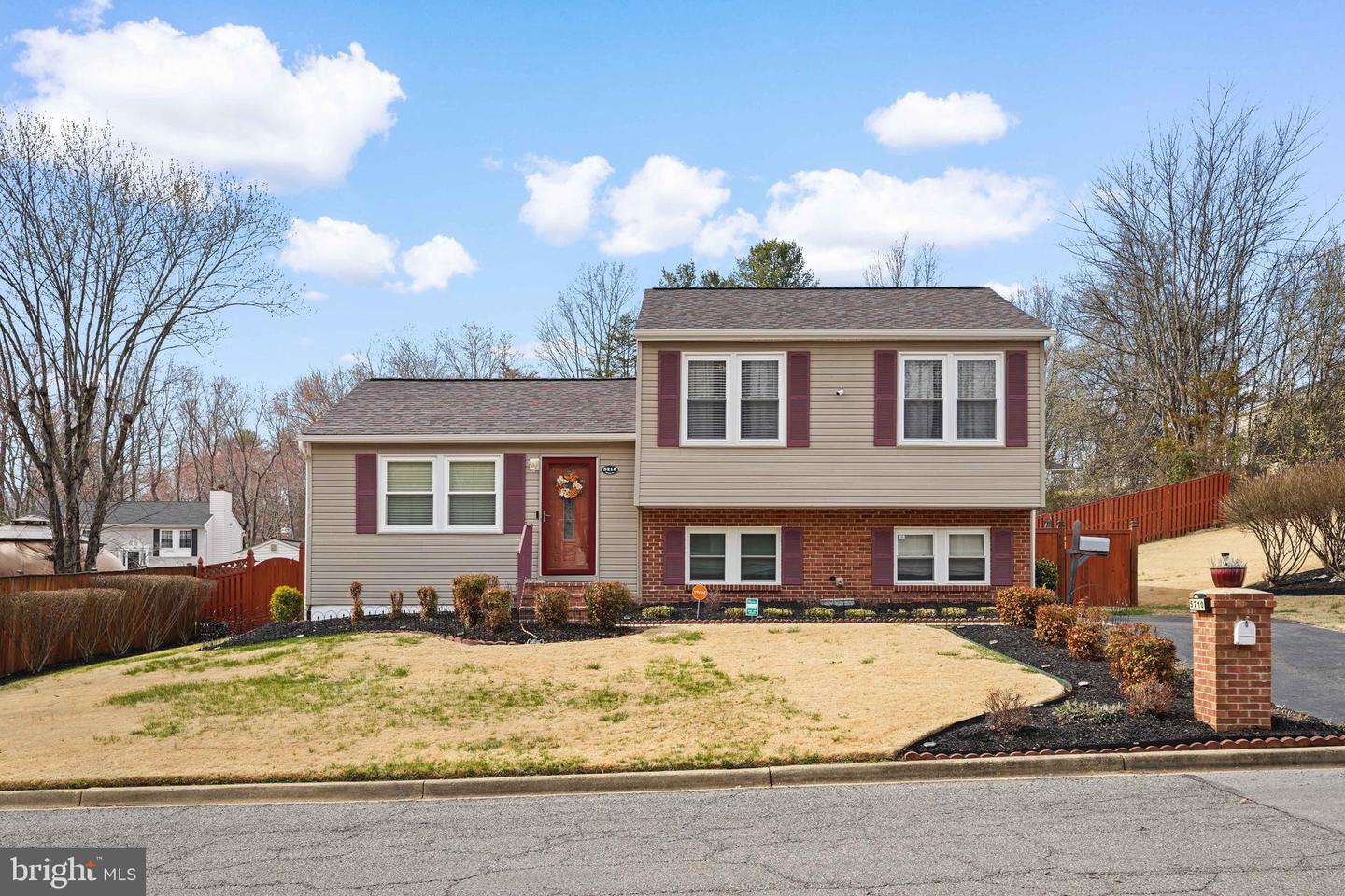 5210 Vienna Drive, Clinton