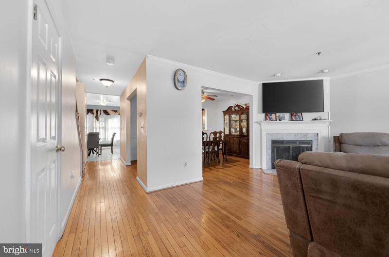 9303 Ispahan Loop, Laurel