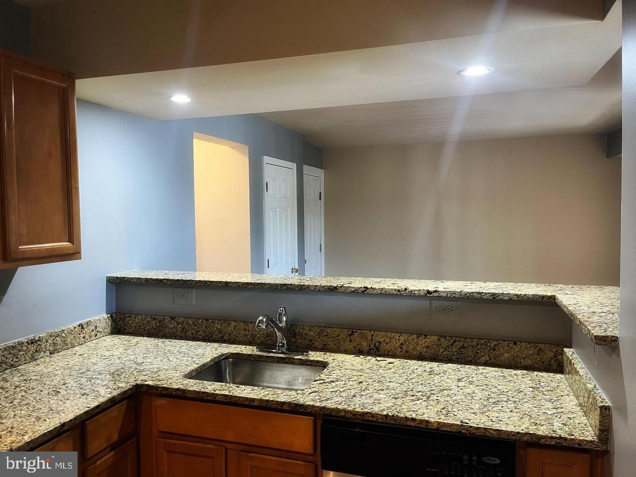 2512 Markham #4