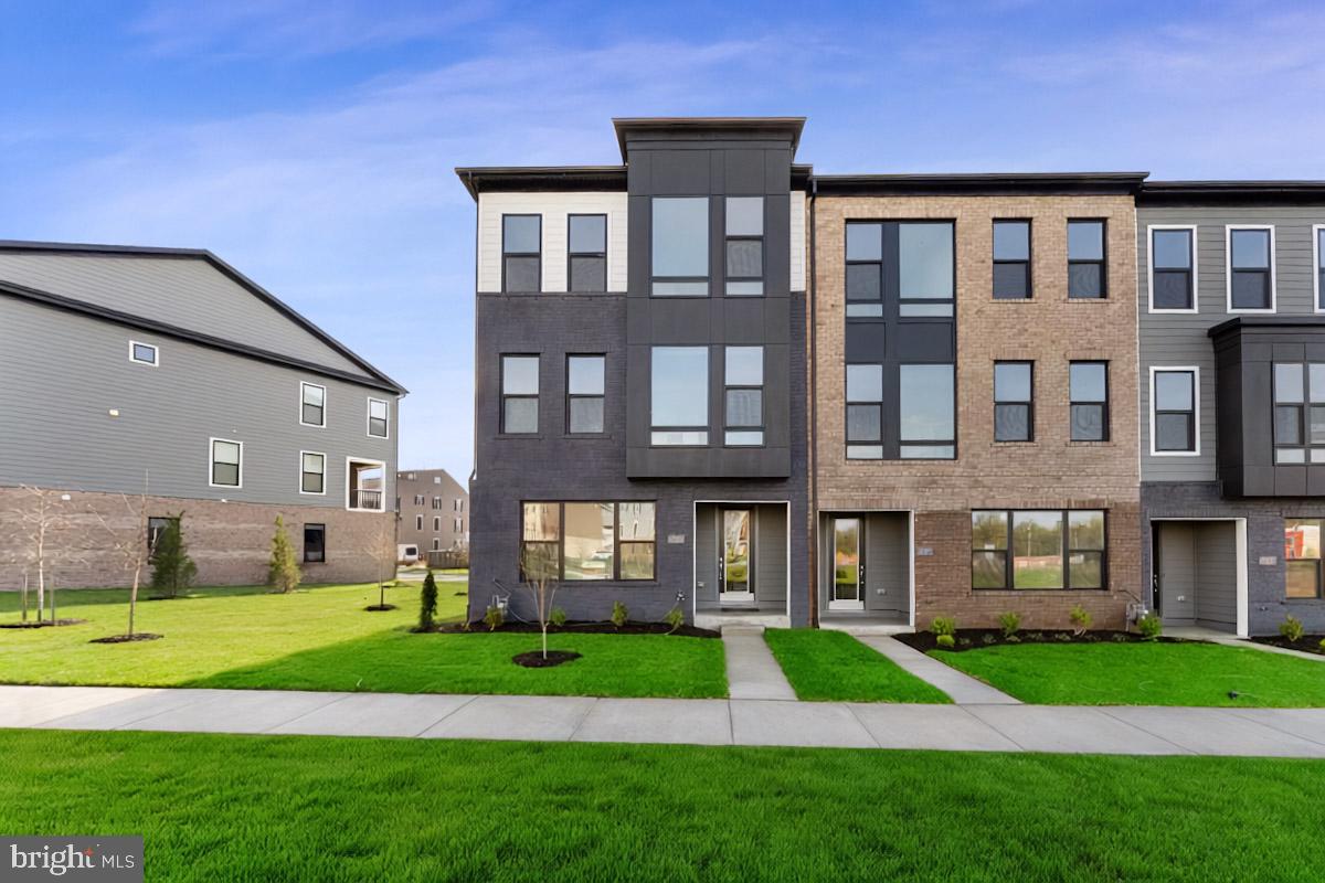 129 Summit Point Boulevard #11j, Bowie